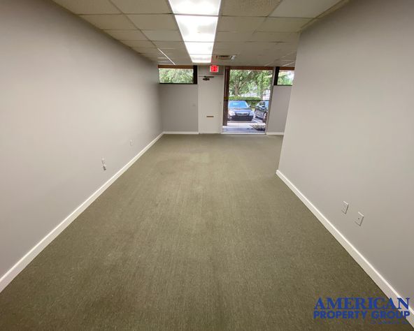 Medical/Professional Office Across from Sarasota Memorial Hospital : 2677 S Tamiami Trail, Sarasota, FL 34239